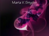 Le poison écarlate / Maria V. Snyder