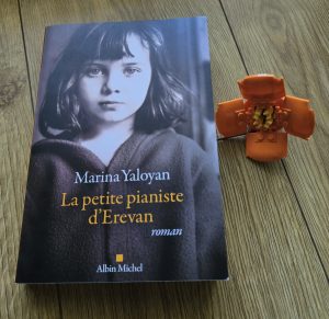 Couverture de La petite pianiste d'Erevan de Marina Yaloyan